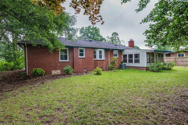 Building Photo - 5525 Greenefield Dr S