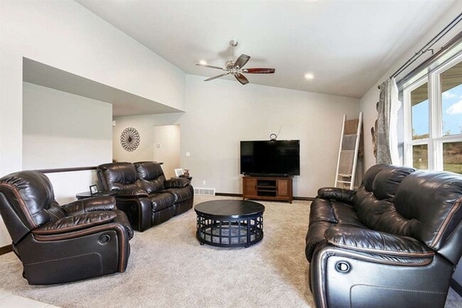 Building Photo - ***COMING SOON*** LAWNCARE INCLUDED! - 3 Bed 2 Bath Ranch Single Family Home