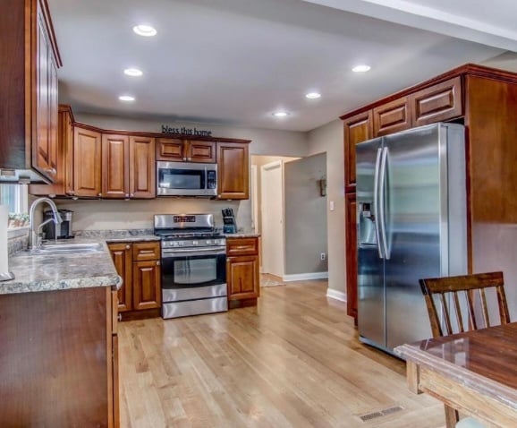 Building Photo - 12418 White Oak Dr