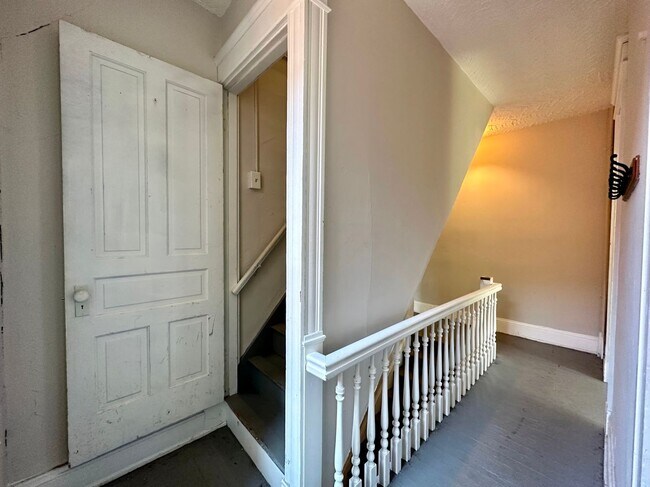 Building Photo - 2369 Victor St