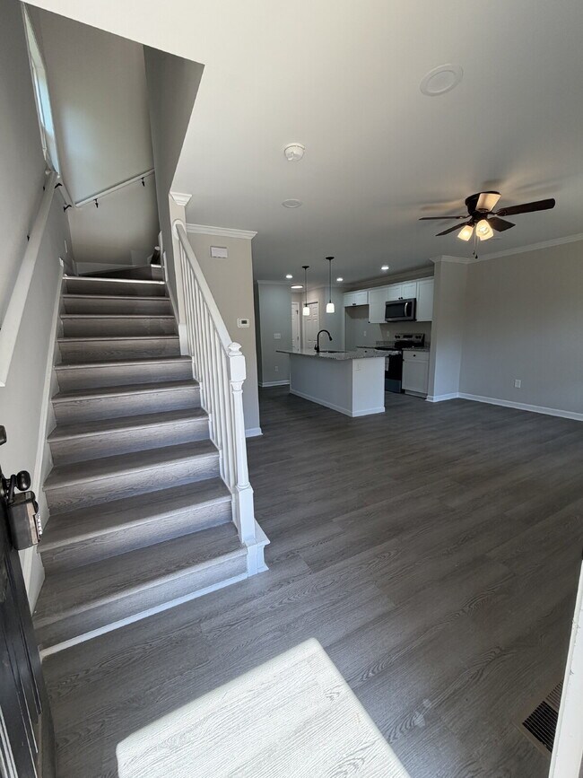 Building Photo - Pet-Friendly Charming 3-Bedroom, 2-Bath Home on Harrison Ave – Your Cozy Retreat Awaits!"