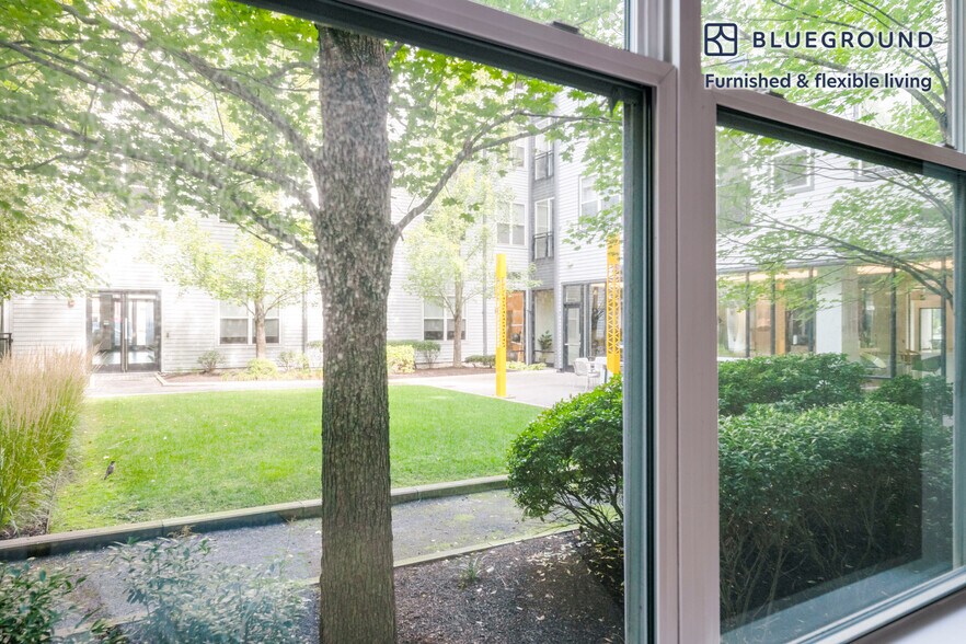 Building Photo - 320 D St