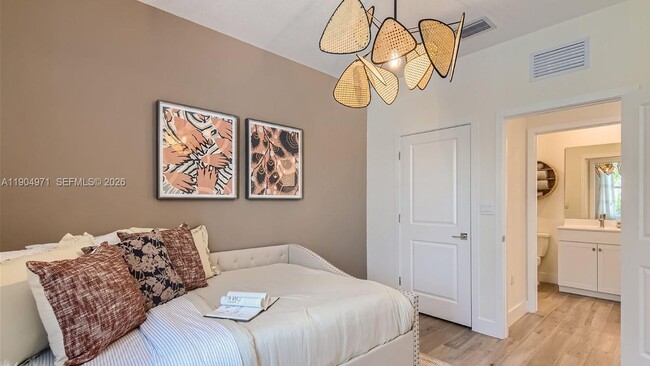 Building Photo - 117 SW 170th Ave