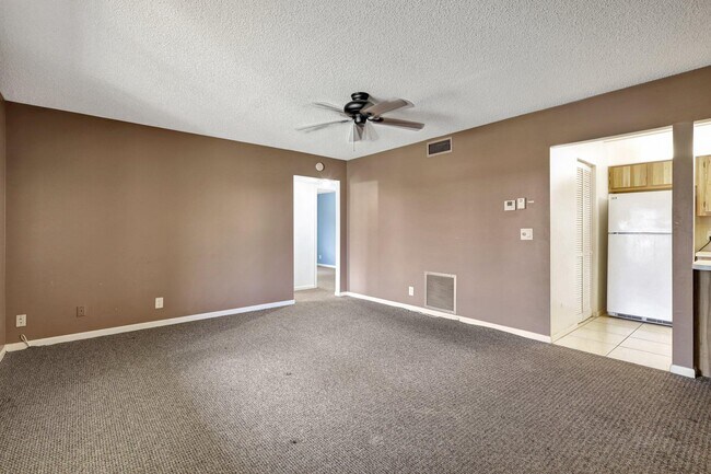 Building Photo - 237 Pine HOV Cir