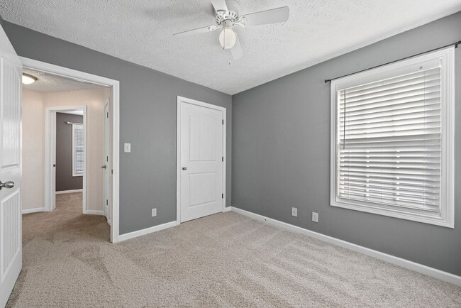 Building Photo - Pet Friendly Five Bedroom with Basement!