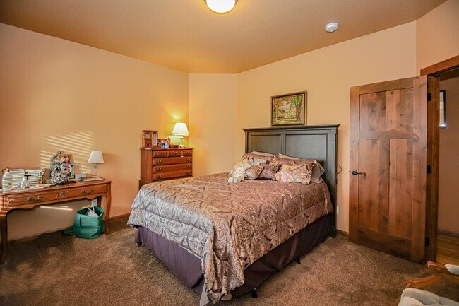 Building Photo - Beautiful home on acreage!