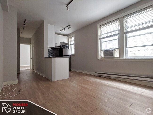 Building Photo - 517 W Belmont Ave