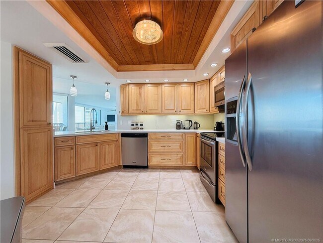 Building Photo - 8800 S Ocean Dr