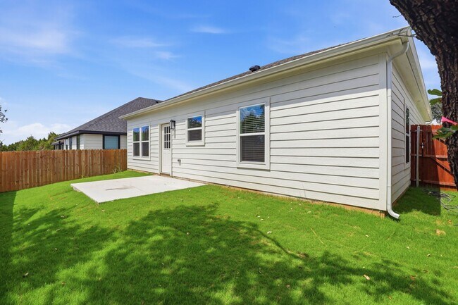 Building Photo - 5718 Barkridge Dr
