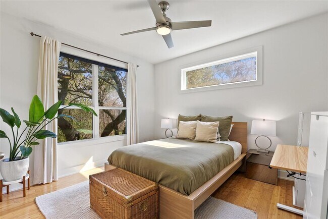 Building Photo - 402 El Paso St