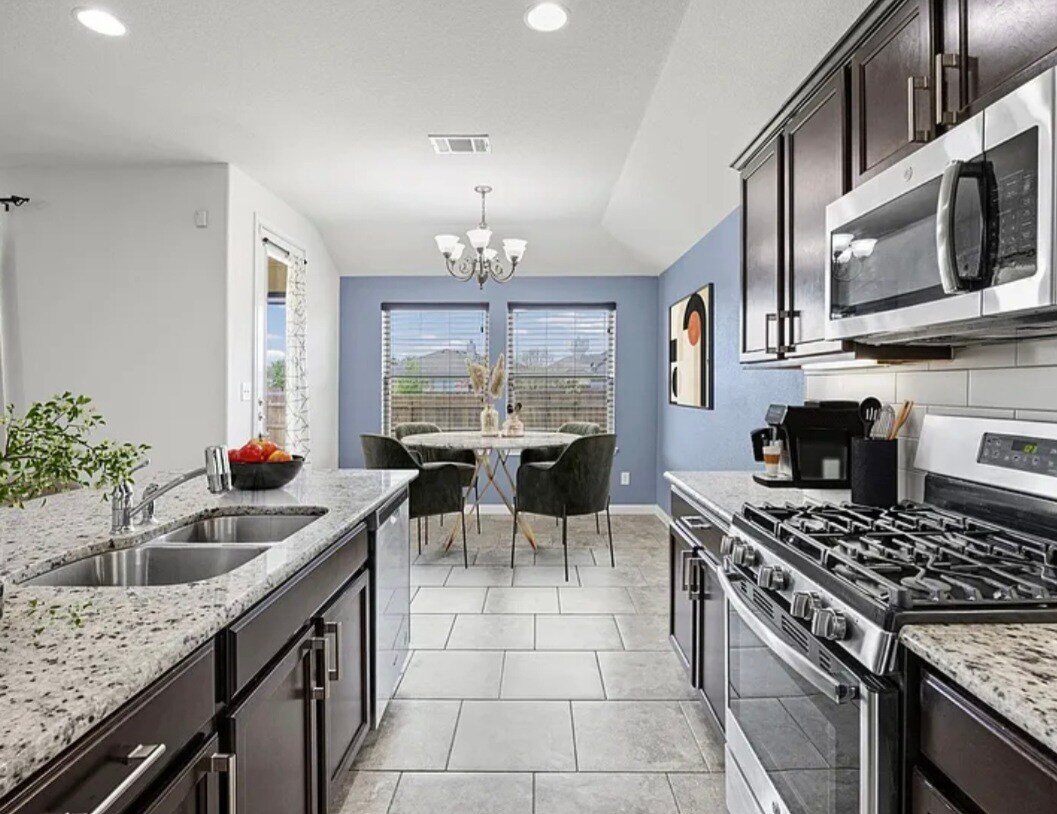 Building Photo - 6812 Donato Cv