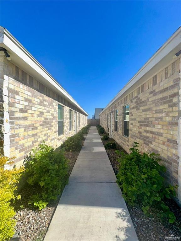 Building Photo - 5007 N Hiawatha Dr