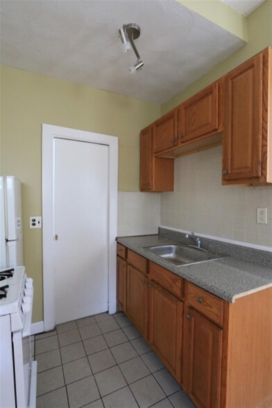 Building Photo - 58 Vinal Ave