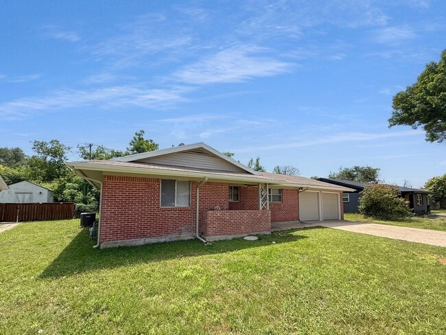 Building Photo - Charming 3-Bedroom Home with Bonus Room in...