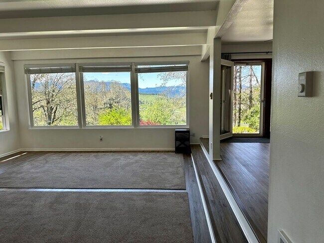 Building Photo - Amazing Country Home 4 bed, 2 bath with Ga...