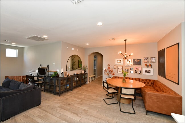 Building Photo - 13187 Borwick Rd