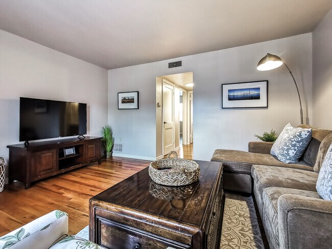 Building Photo - 1207 W 45th St