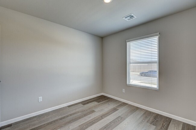 Building Photo - 4109 Sara Pk Dr