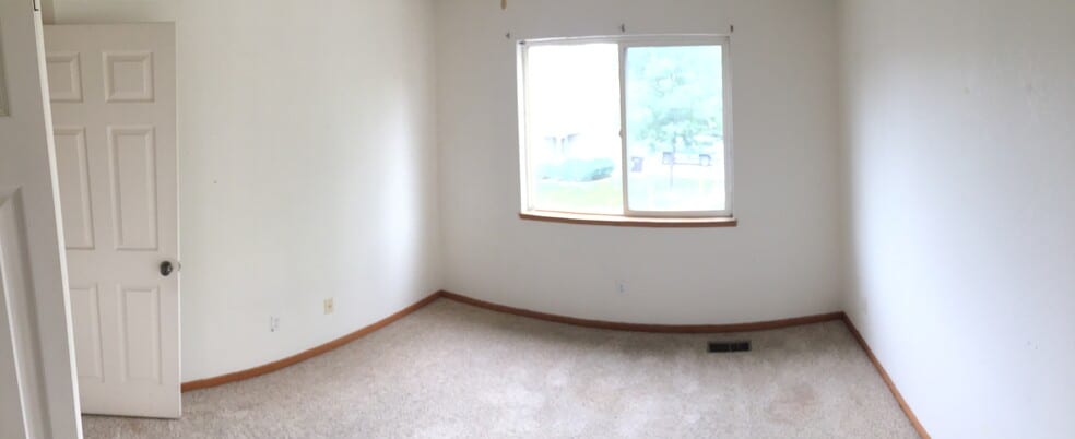 Building Photo - 1637 Westbridge Dr
