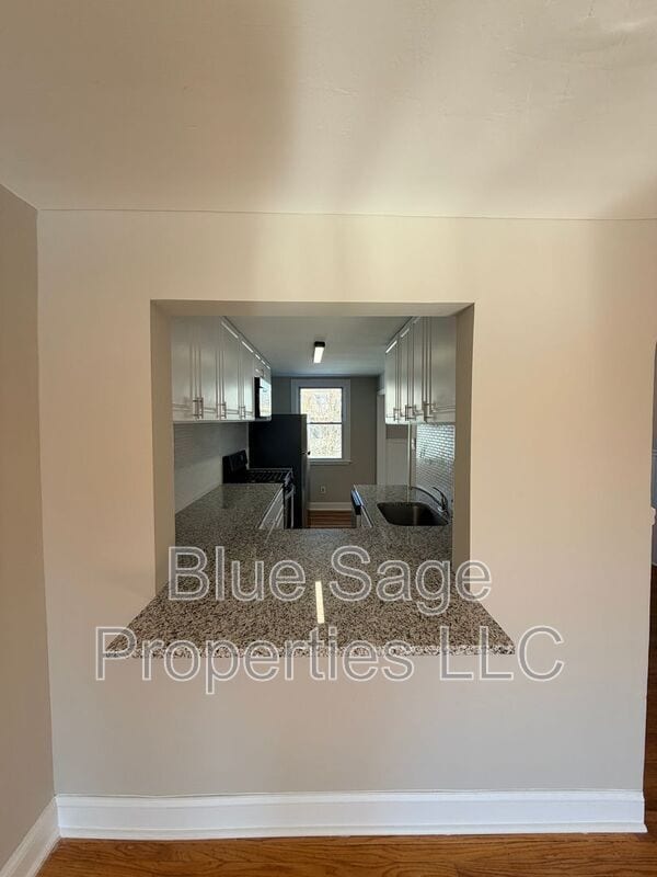 Building Photo - 5207 Westbrook Dr