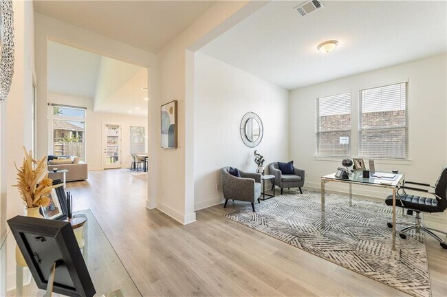 Building Photo - 718 Whitetail Dr