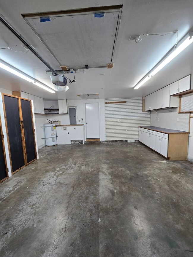 Building Photo - Pet Friendly Single Level 3 Bed 2 Bath Hom...
