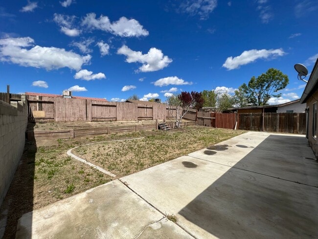 Building Photo - 1516 Hadar Rd