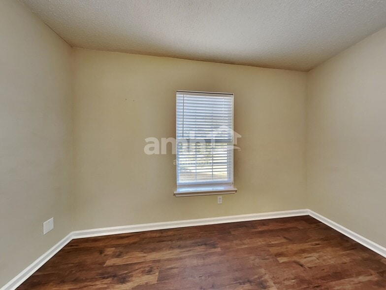 Building Photo - 112 Willow Lakes Ct