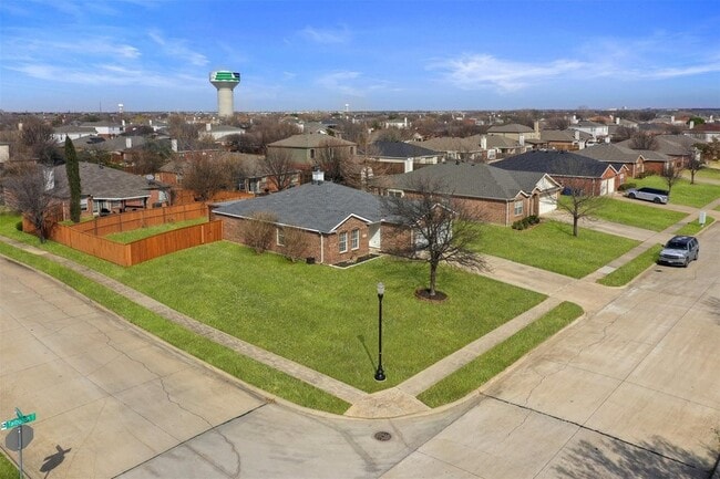 Building Photo - 2201 Tailburton Ct
