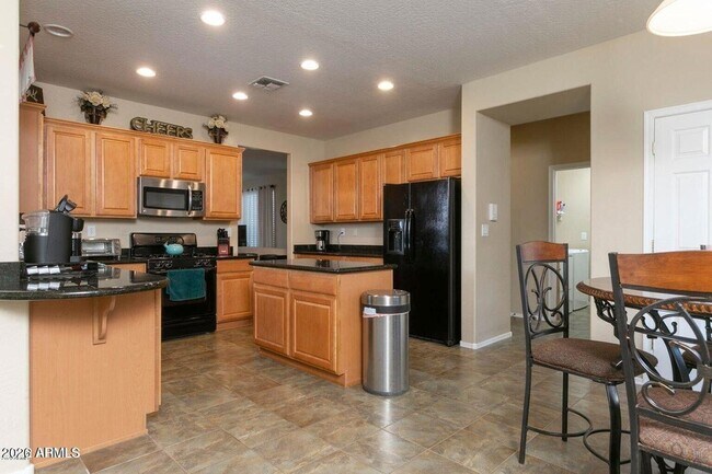Building Photo - 2023 W Shackleton Dr