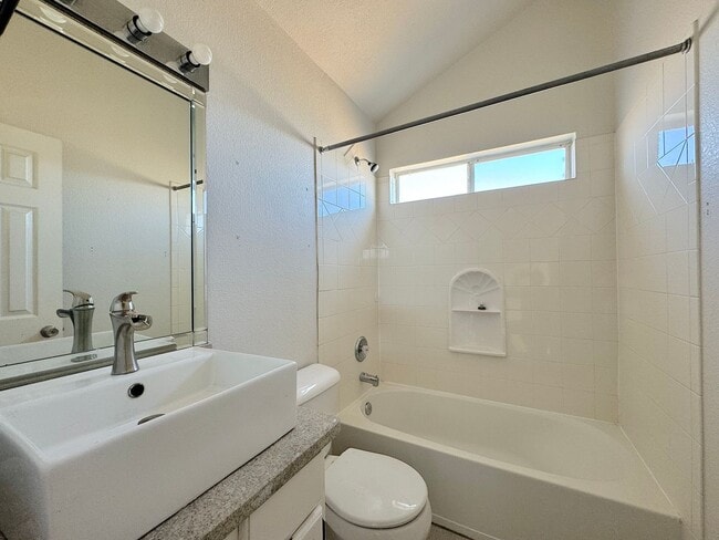 Building Photo - Northeast El Paso 3 Bed Refrig A/C