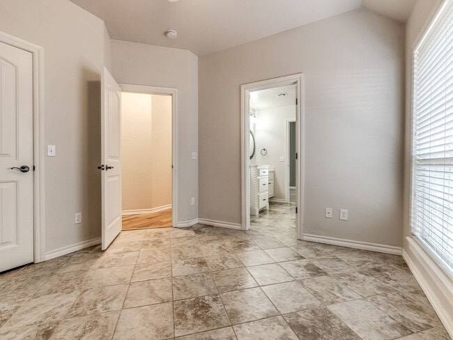 Building Photo - Fantastic home in the Fairways at Surrey H...