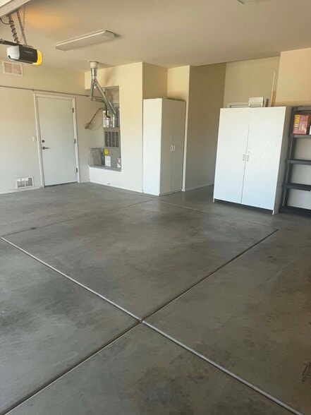 garage w storeage - 4579 S Camino del Tejon