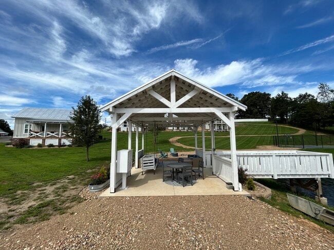 Building Photo - 233 Auttie Cir