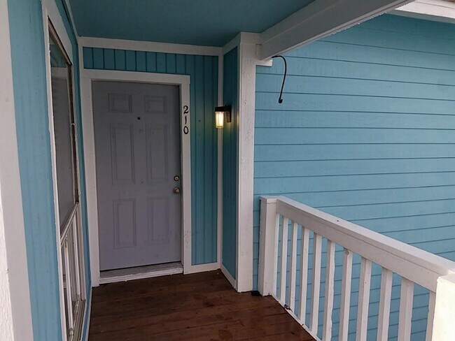 Building Photo - 500 Tiki Dr