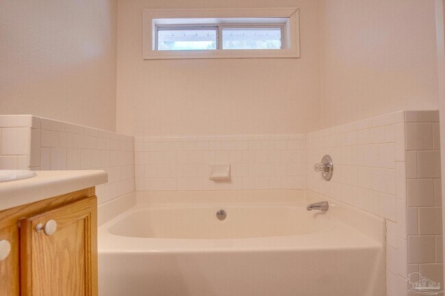 Building Photo - 2029 Shadow Lake Dr