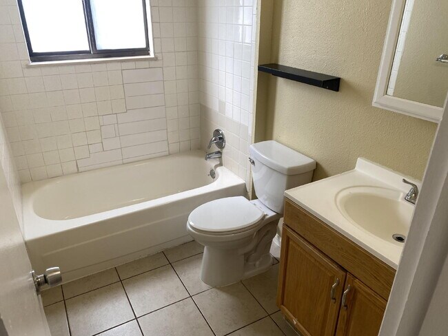 Building Photo - "Charming 3-Bed Oasis with 2 Full Baths in...