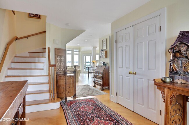 Building Photo - 323 Cove Dr