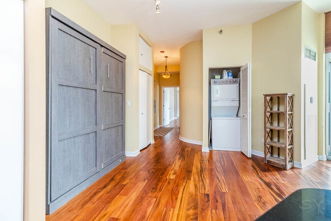 Building Photo - 1600 S Indiana Ave