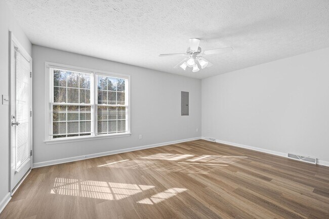 Building Photo - Main Level 2 Bedroom