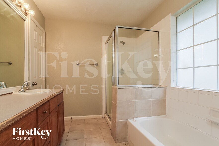 Building Photo - 23015 Banquo Dr
