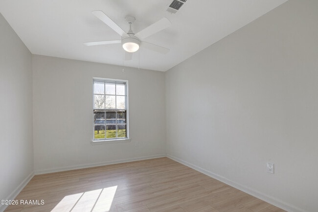 Building Photo - 121 Courtney Dr