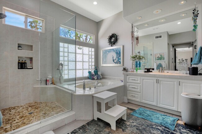 Building Photo - 860 Mission Creek Dr