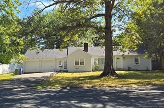 Building Photo - 3 Robin Rd