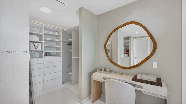Building Photo - 300 S Biscayne Blvd