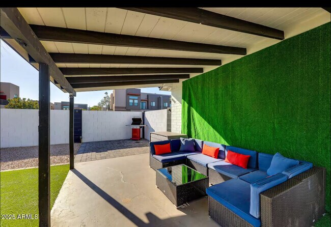 Building Photo - 1027 S Siesta Ln