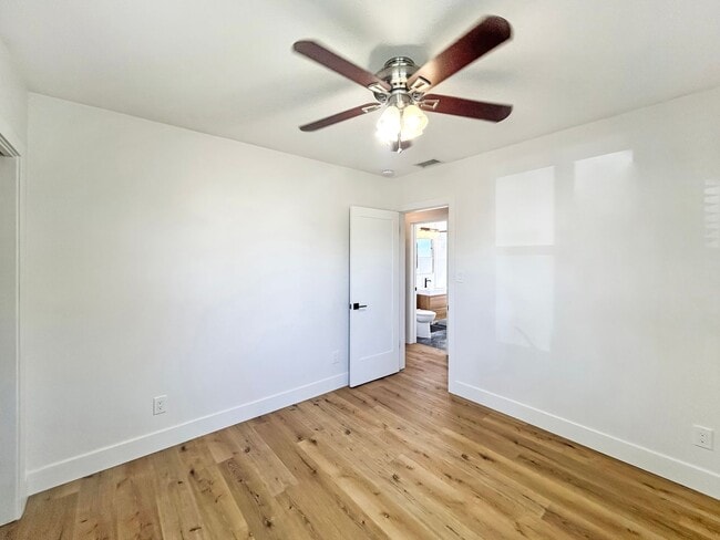 Building Photo - Gorgeous 3B/2BA house w/ Large Backyard, A...