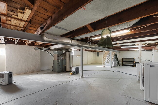 Building Photo - "Charming Brentwood house 2 bedrooms 1 Bathoom, Prime Location!"