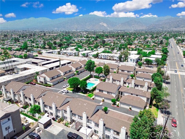 Building Photo - 821 S Cerritos Ave