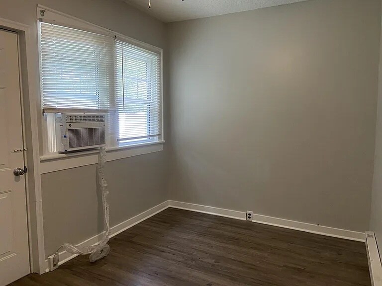 Building Photo - 2409 E 13th St